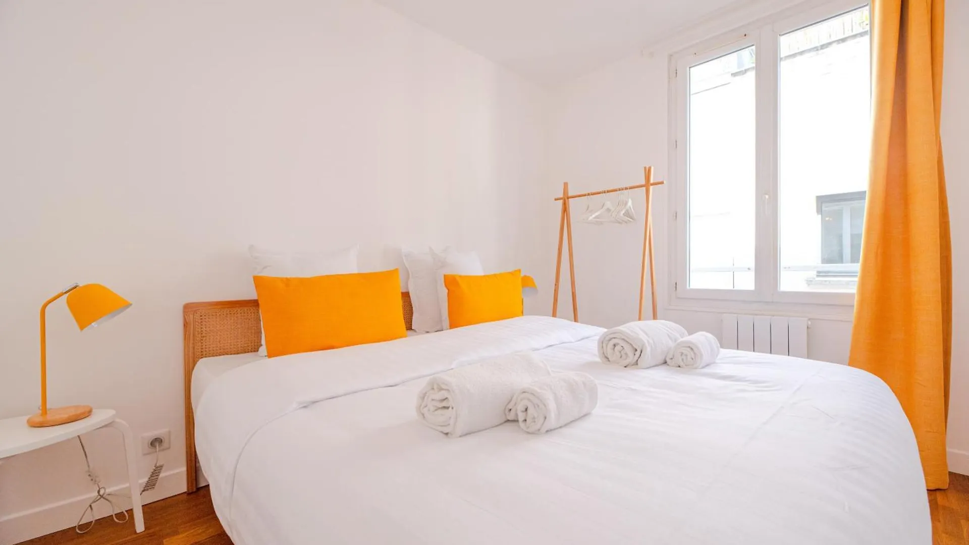 Stunning Flat In דירה *